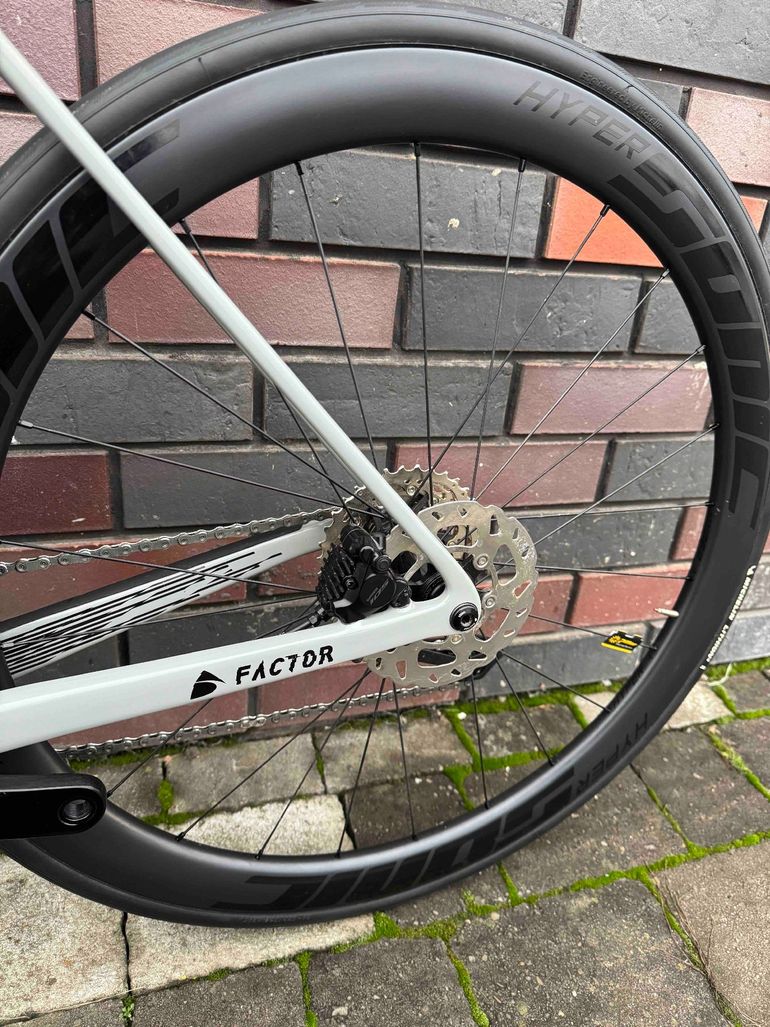 Used Factor o2 Custom Shimano 105 Di2 2025 Road & Gravel, Light Gray — image 6 of 9