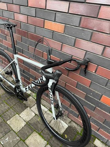 Used Factor o2 Custom Shimano 105 Di2 2025 Road & Gravel, Light Gray — image 4 of 9