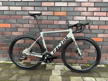 Used Factor o2 Custom Shimano 105 Di2 2025 Road & Gravel
