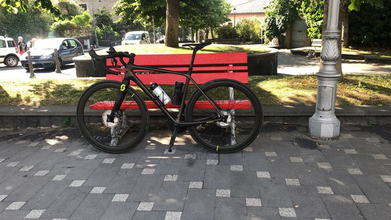 Used Scott Addict 10 disc 2019 2019 Road & Gravel, Green — image 1 of 3