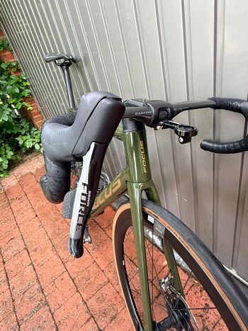 Used Focus Izalco SRAM Red eTap AXS 2023 Road & Gravel, Green — image 8 of 10