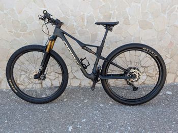 Used Orbea OIZ M10 2024 2024 Mountainbike, Black, 29 — image 2 of 11