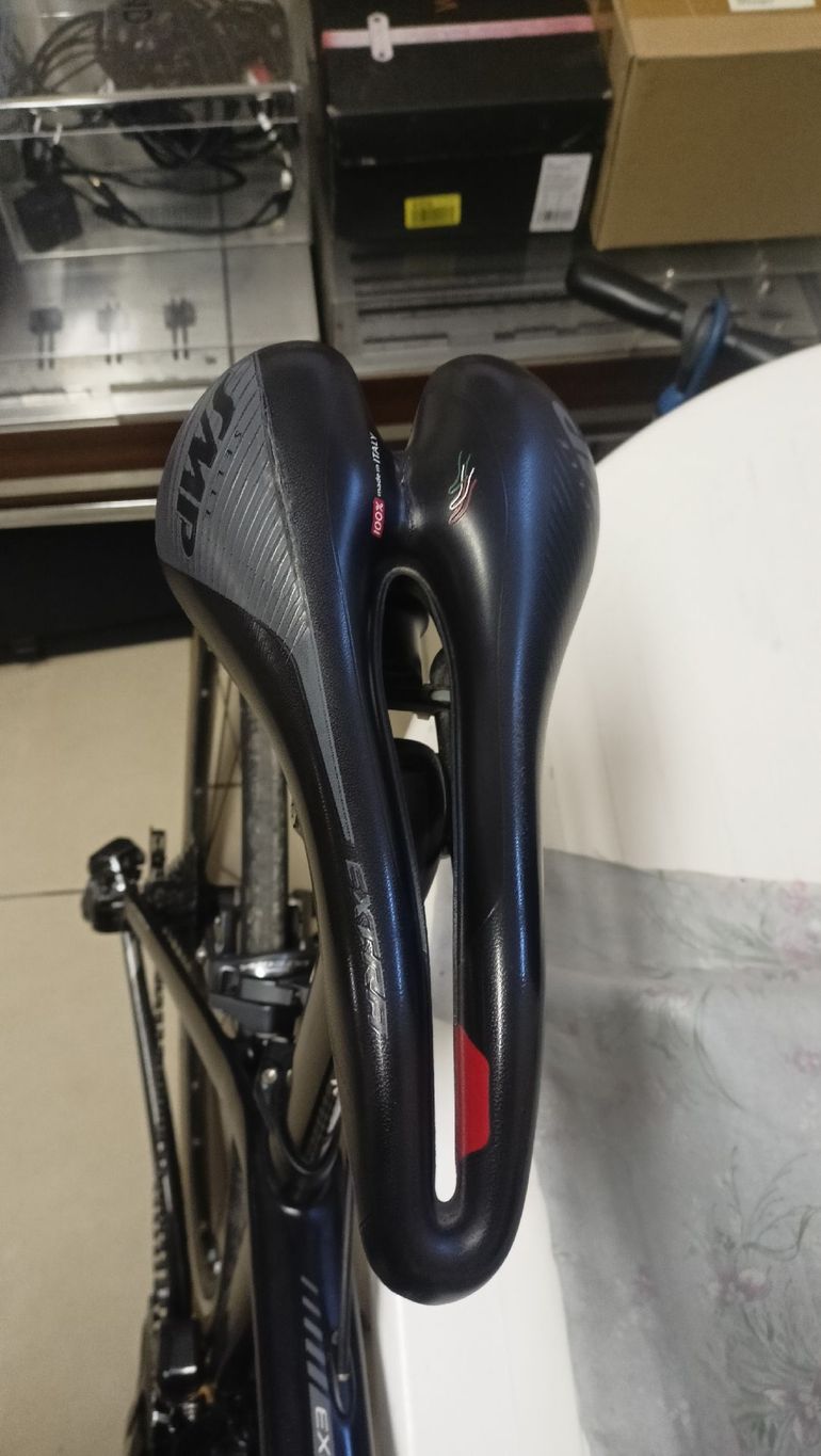 Used Specialized Venge Expert Ultegra 2014 2014 Road & Gravel, Black — image 7 of 9