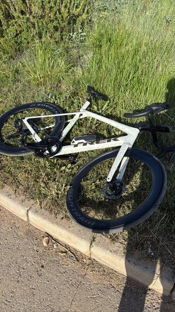 Used Trek Madone SLR 7 Gen 8 2025 2025 Road & Gravel, White — image 3 of 4