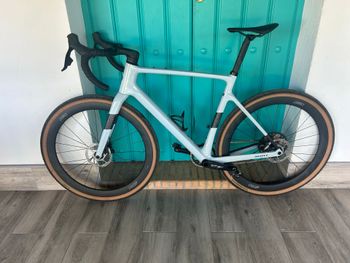 Used Scott Addict Gravel 20 2025 2025 Road & Gravel, Light Gray — image 3 of 7