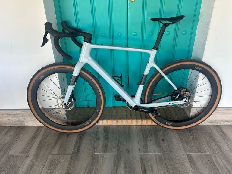 Used Scott Addict Gravel 20 2025 2025 Road & Gravel, Light Gray — image 3 of 7