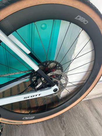 Used Scott Addict Gravel 20 2025 2025 Road & Gravel, Light Gray — image 4 of 7