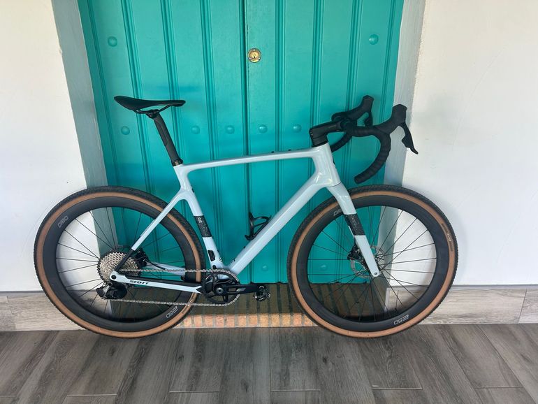 Used Scott Addict Gravel 20 2025 2025 Road & Gravel, Light Gray — image 1 of 7