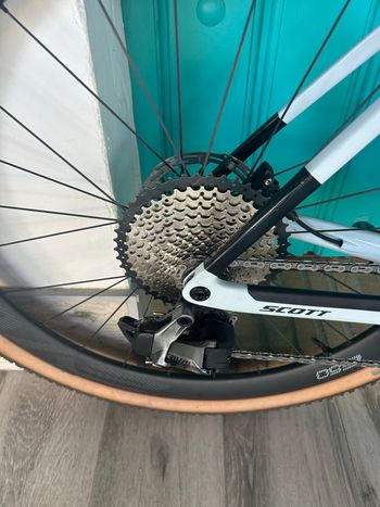 Used Scott Addict Gravel 20 2025 2025 Road & Gravel, Light Gray — image 2 of 7