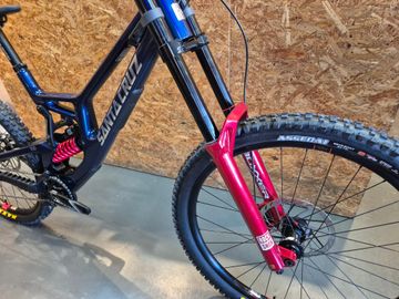 Brugt Santa Cruz V10 DH S 2027 2027 Mountainbike — billede 2 af 7