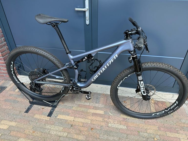 Used Specialized Epic 8 Pro - SRAM X0 AXS, RockShox Ultimate Flight Attendant 2026 2026 Mountainbike, Blue, 29 — image 1 of 5