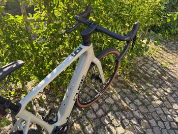 Used CUBE NUROAD HYBRID C:62, RACE 400X 2026 2026 Road & Gravel, Light Gray — image 2 of 4