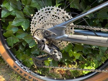 Used KTM SCARP ELITE 2022 2022 Mountainbike, Light Gray, 29 — image 3 of 3