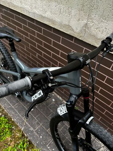 Used Focus THRON 6.8 2021 2021 Mountainbike, Light Gray, 29 — image 6 of 8