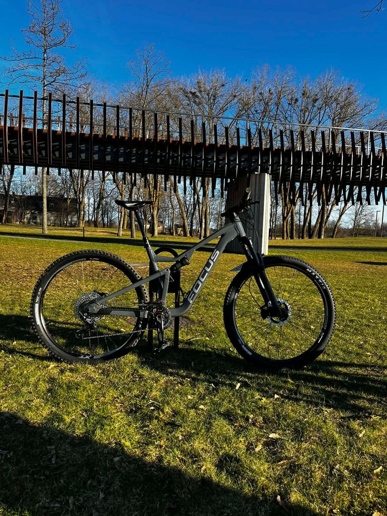 Used Focus THRON 6.8 2021 2021 Mountainbike, Light Gray, 29 — image 1 of 7
