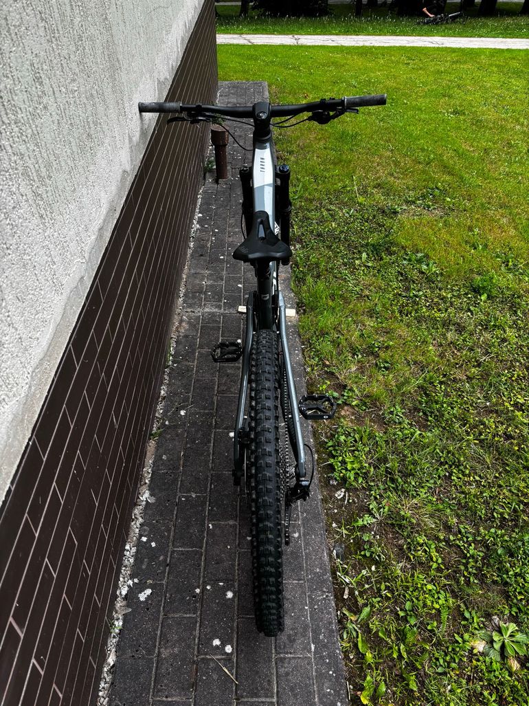 Gebrauchtes Focus THRON 6.8 2021 2021 Mountainbike, Hellgrau, 29 — Bild 4 von 8