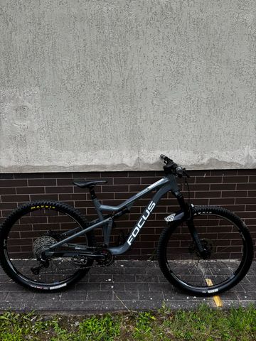 Used Focus THRON 6.8 2021 2021 Mountainbike, Light Gray, 29 — image 1 of 8