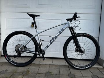 Used Trek Procaliber 8 2025 2025 Mountainbike, Light Gray, 29 — image 1 of 12