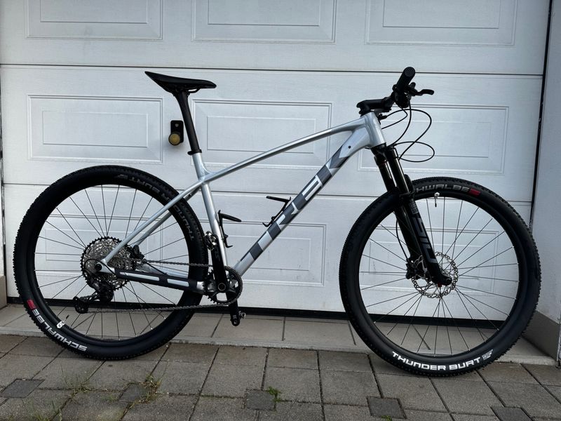 Used Trek Procaliber 8 2025 2025 Mountainbike, Light Gray, 29 — image 1 of 12