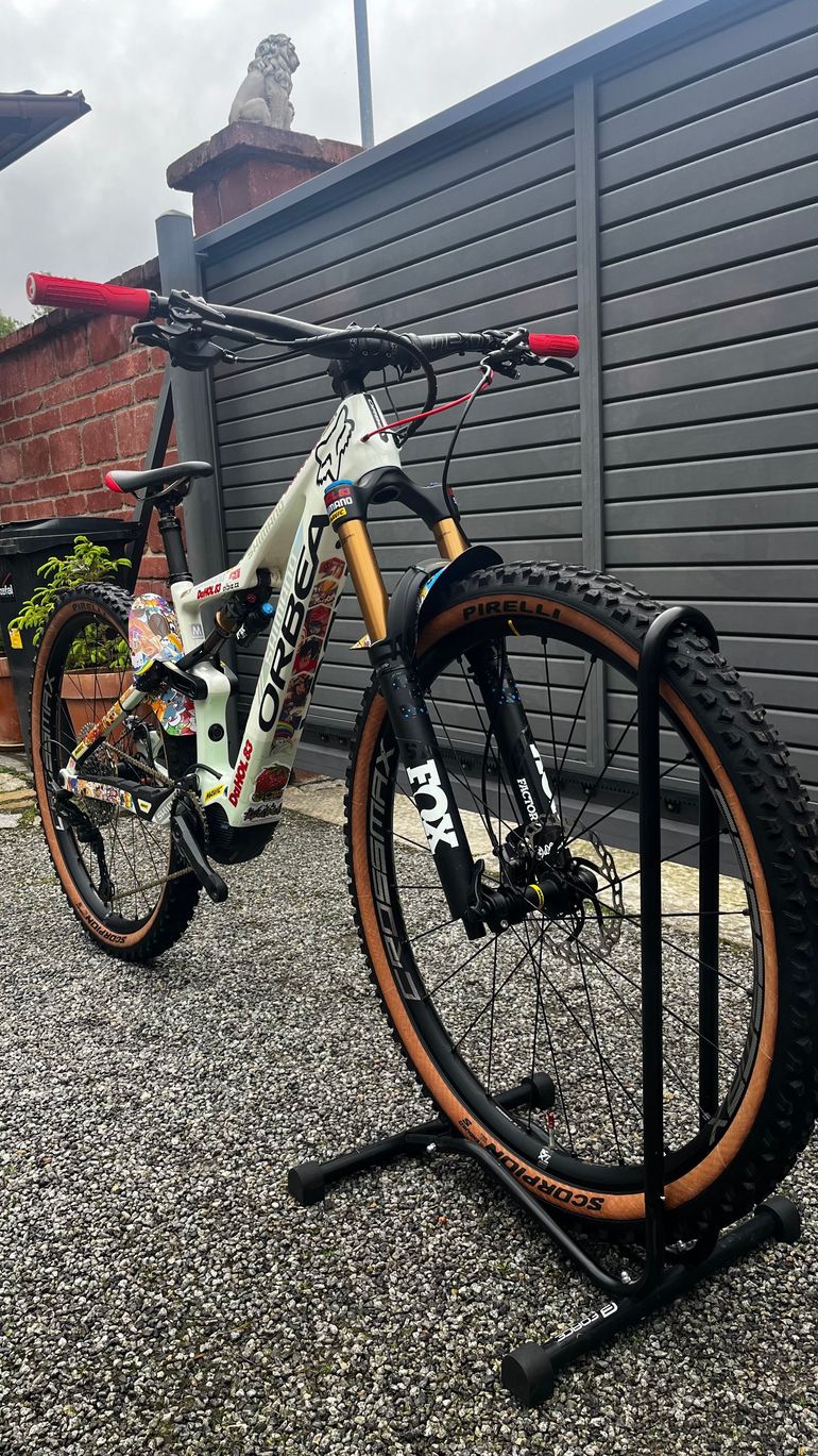 Used Orbea RISE M10 2022 2022 Mountainbike, White, 29 — image 2 of 15