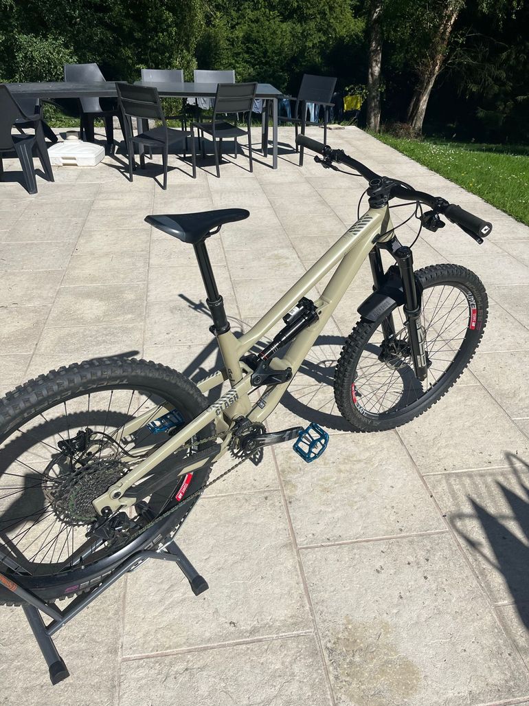 Used Commencal Clash SRAM SX Eagle 2022 Mountainbike, Light Gray — image 2 of 11