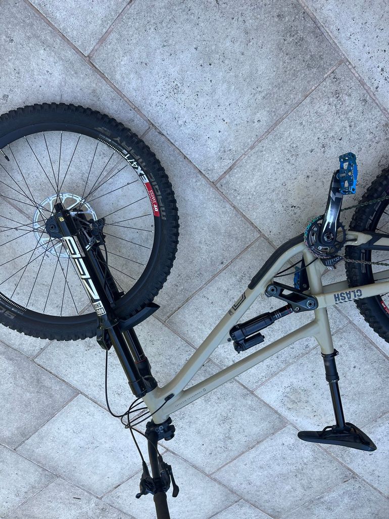 Used Commencal Clash SRAM SX Eagle 2022 Mountainbike, Light Gray — image 4 of 11