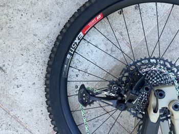 Used Commencal Clash SRAM SX Eagle 2022 Mountainbike, Light Gray — image 9 of 11