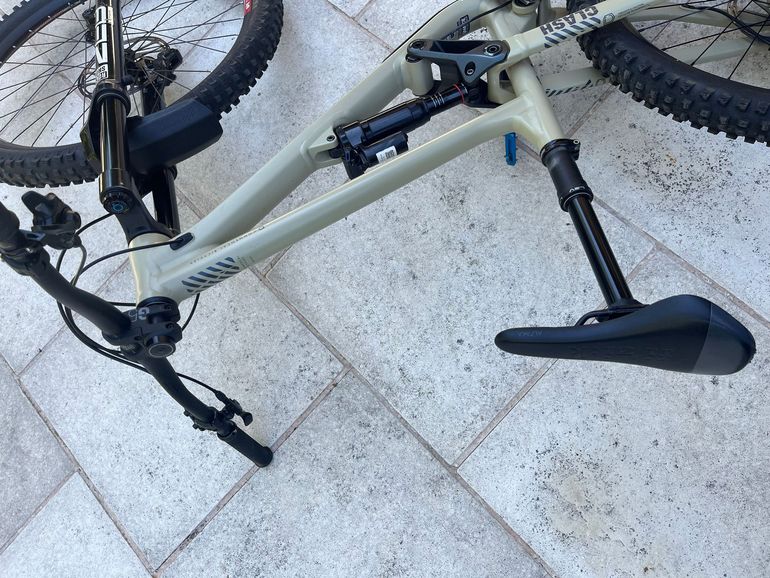 Used Commencal Clash SRAM SX Eagle 2022 Mountainbike, Light Gray — image 6 of 11