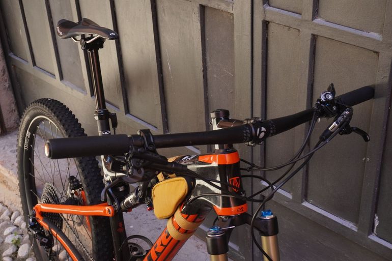 Używany Trek Superfly FS 9.8 SL 2014 2014 Mountainbike — zdjęcie 3 z 12