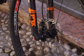 Używany Trek Superfly FS 9.8 SL 2014 2014 Mountainbike — zdjęcie 4 z 12