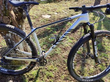 Canyon Exceed CF 7 — US 2022 2022 Mountainbike de segunda mano, Gris claro — imagen 2 de 3