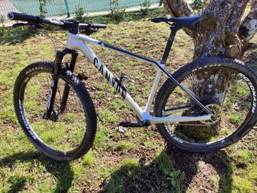 Canyon Exceed CF 7 — US 2022 2022 Mountainbike de segunda mano, Gris claro — imagen 1 de 3