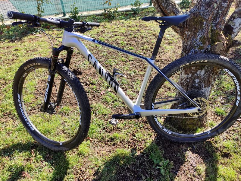 Canyon Exceed CF 7 — US 2022 2022 Mountainbike de segunda mano, Gris claro — imagen 1 de 3