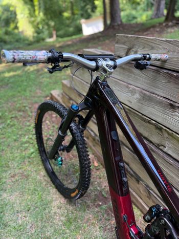 Used Trek Slash+ 9.7 SLX/XT 2025 2025 Mountainbike, Red — image 7 of 10