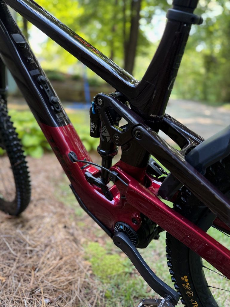 Used Trek Slash+ 9.7 SLX/XT 2025 2025 Mountainbike, Red — image 4 of 10