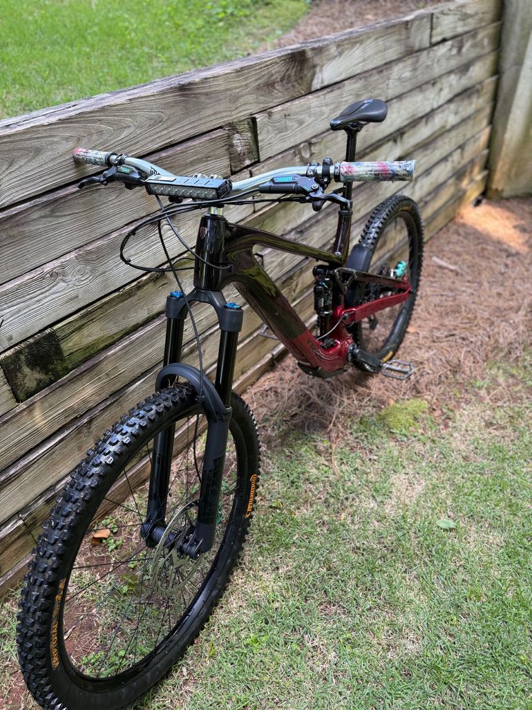 Used Trek Slash+ 9.7 SLX/XT 2025 2025 Mountainbike, Red — image 10 of 10