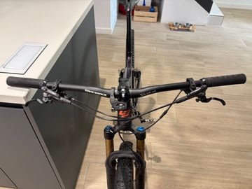 Použité Lapierre Prorace CF 8.9 2023 2023 Mountainbike — obrázek 4 z 19