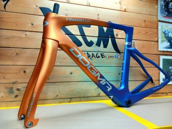 Used Pinarello DOGMA F DURA ACE Di2 Disc 2023 Frameset 2023 Road & Gravel, Orange — image 2 of 6