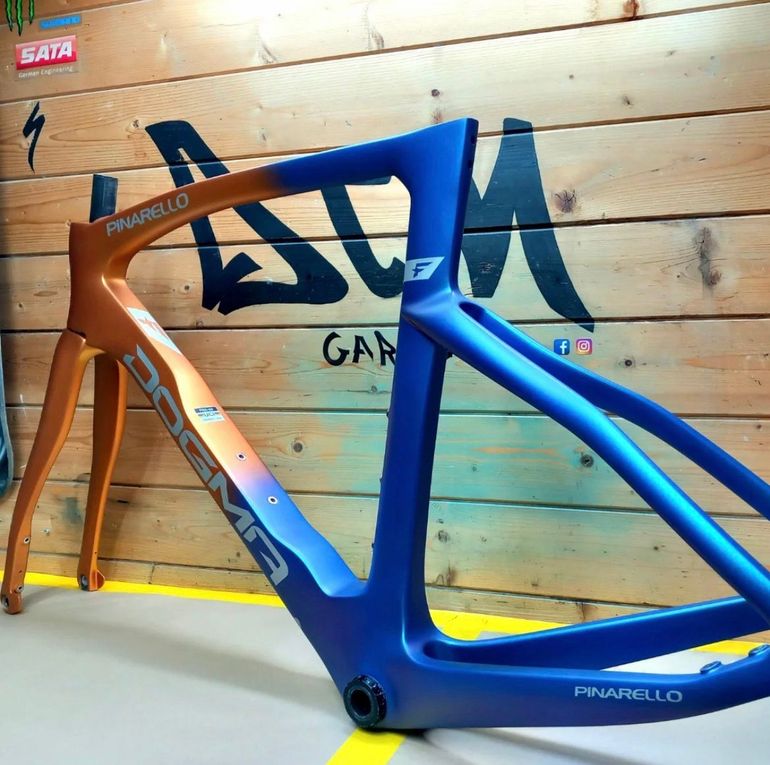 Used Pinarello DOGMA F DURA ACE Di2 Disc 2023 Frameset 2023 Road & Gravel, Orange — image 4 of 6