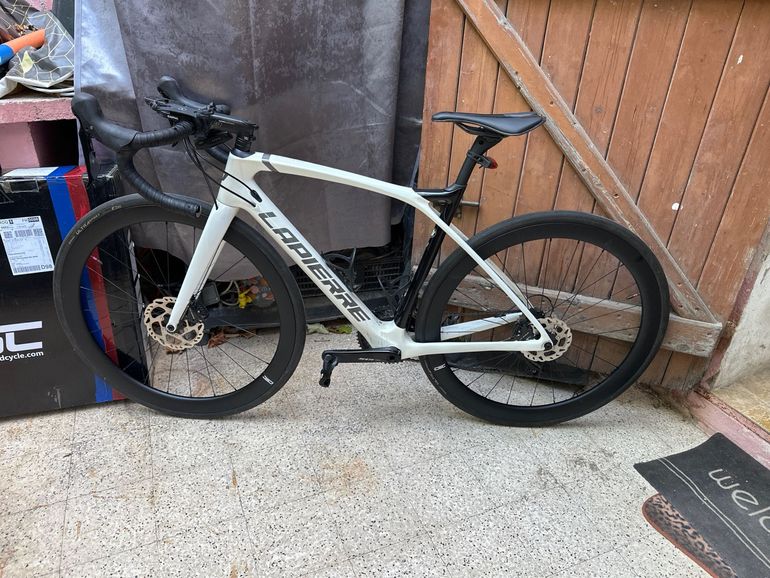 Used Lapierre Xelius Shimano 105 2022 Road & Gravel, White — image 1 of 6