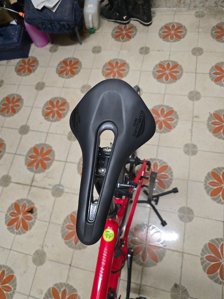 Used Focus IZALCO RACE 9.8 2019 2019 Road & Gravel, Red — image 4 of 21