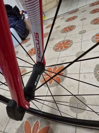 Used Focus IZALCO RACE 9.8 2019 2019 Road & Gravel, Red — image 9 of 21