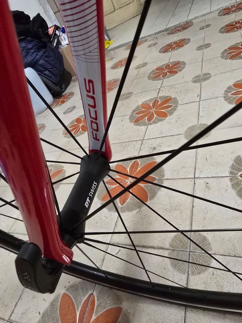 Used Focus IZALCO RACE 9.8 2019 2019 Road & Gravel, Red — image 9 of 21