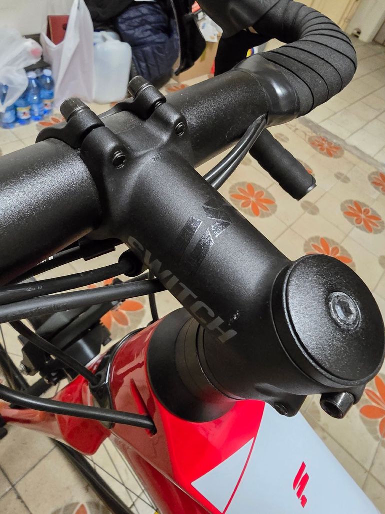Used Focus IZALCO RACE 9.8 2019 2019 Road & Gravel, Red — image 14 of 21