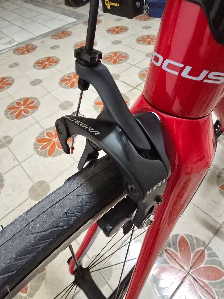 Used Focus IZALCO RACE 9.8 2019 2019 Road & Gravel, Red — image 7 of 21