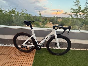 Used Canyon Aeroad CF SLX 8 AXS 2026 2026 Road & Gravel, White — image 2 of 8