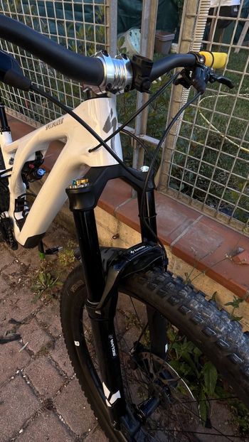 Used Specialized Stumpjumper EVO Pro 2023 2023 Mountainbike, White, 29 — image 4 of 7