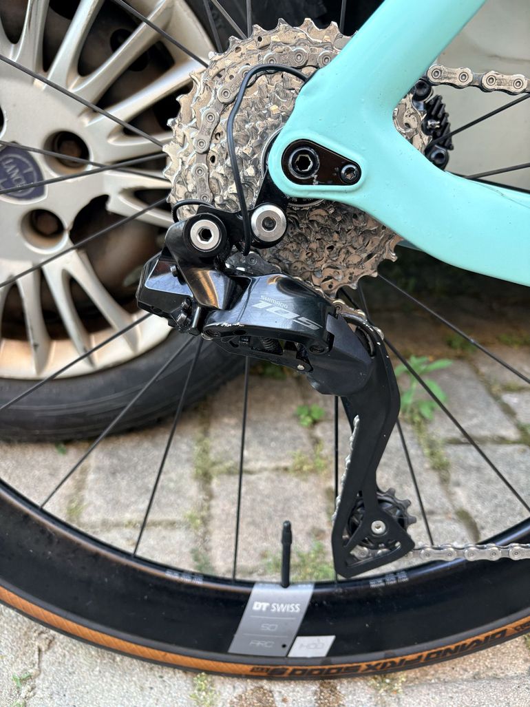 Used Bianchi oltre race Custom Shimano 105 Di2 2024 Road & Gravel, Blue — image 14 of 15