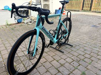 Used Bianchi oltre race Custom Shimano 105 Di2 2024 Road & Gravel, Blue — image 6 of 10