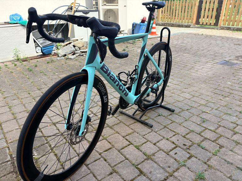 Used Bianchi oltre race Custom Shimano 105 Di2 2024 Road & Gravel, Blue — image 6 of 10